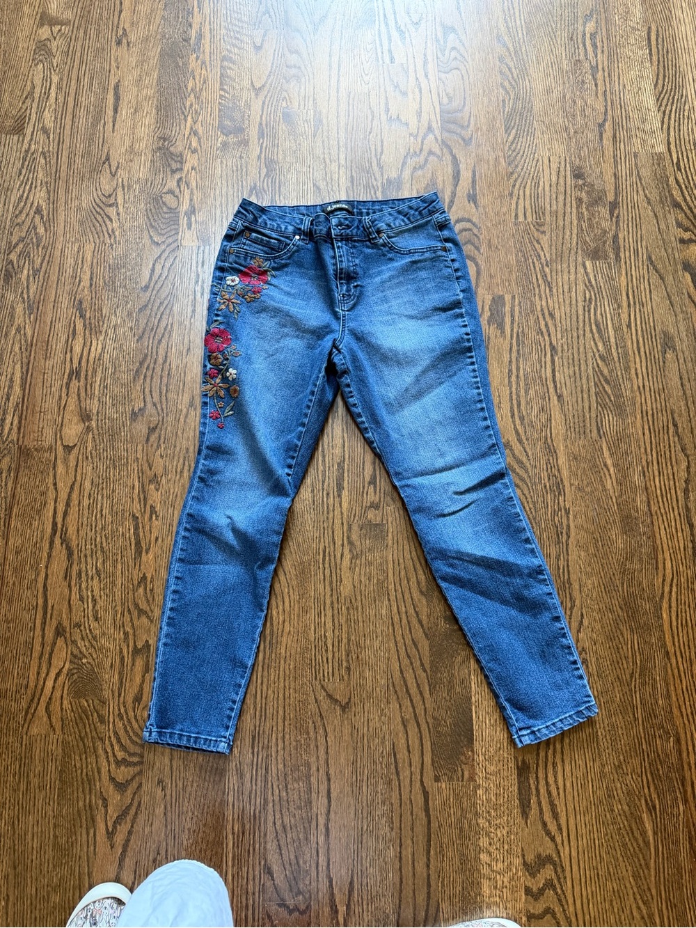 Embroidered Blue Women's Slim Jeans Capris